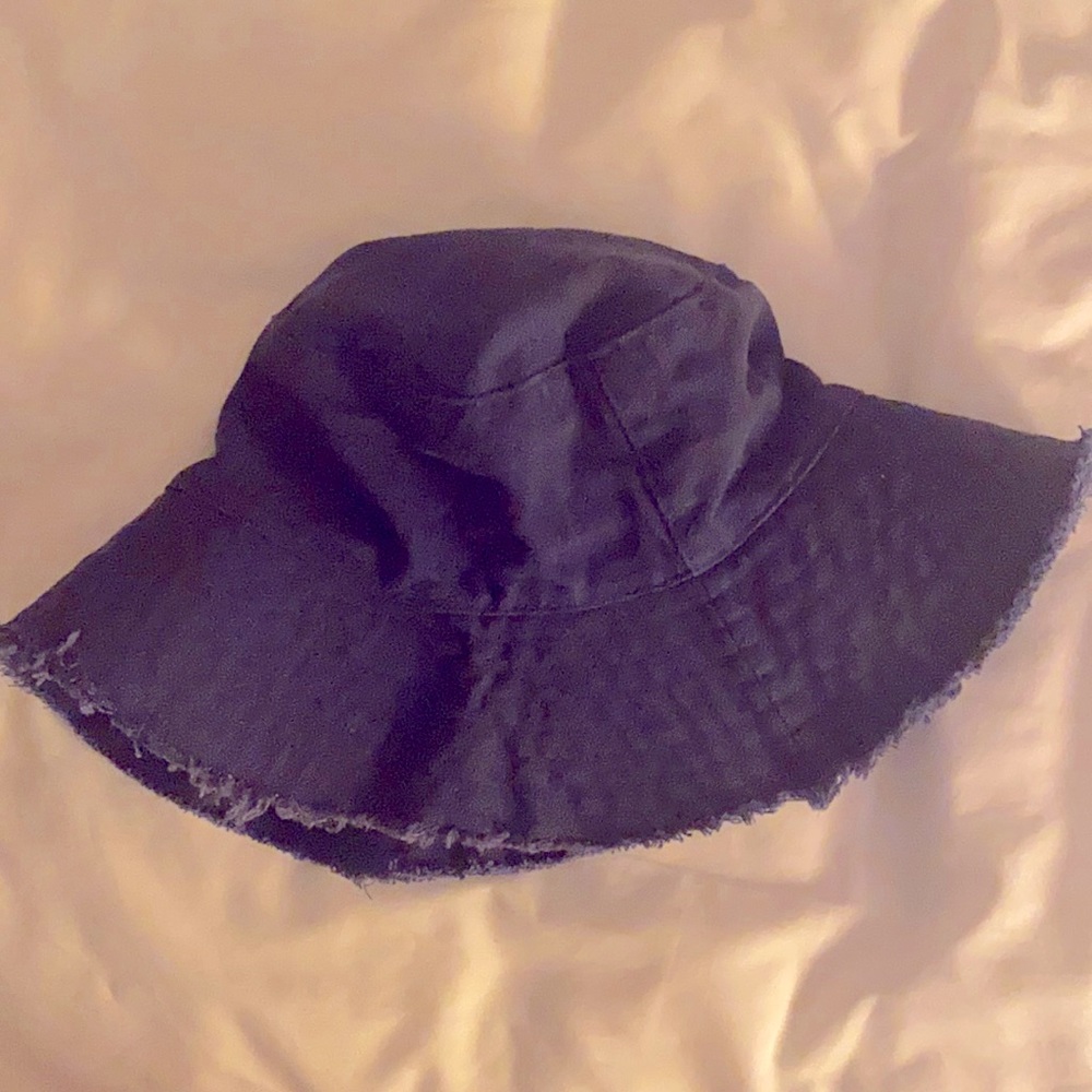 Navy bucket hat